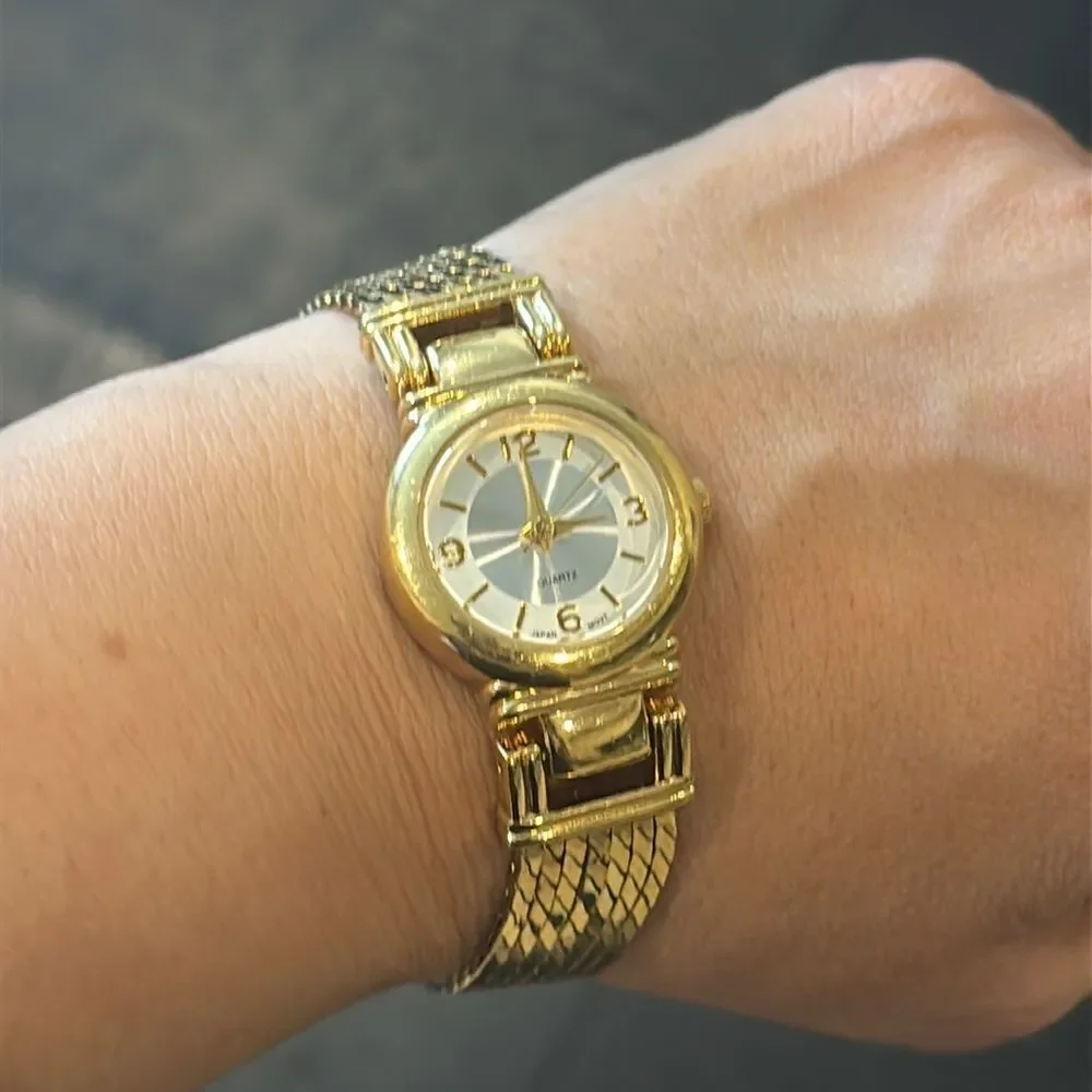 Vintage AVON GOLDTONE QUARTZ WATCH Multichain Old Money Look Trendy​